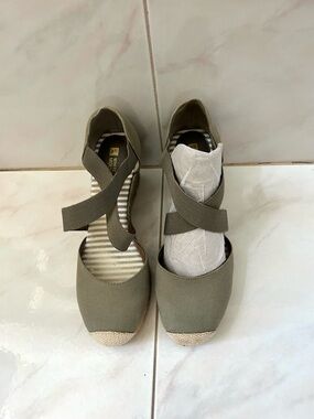 White Mountain Women’s Espadrilles, 10M